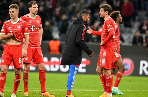 Hängende Köpfe bei den Bayern-Profis Foto: AFP/KERSTIN JOENSSON