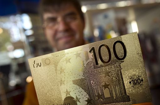 Der 100-Euro-Schein soll künftig schwerer zu fälschen sein. Foto: dpa
