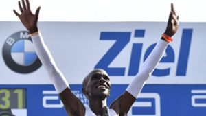 Eliud Kipchoge gewann in Weltrekord-Zeit den Berlin-Marathon. Foto: AFP