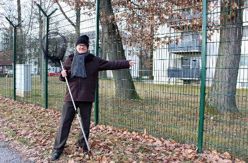 Thomas Porada wollte einer bruchgelandeten Taube zu Hilfe eilen. Doch die beiden trennte ein Zaun. Foto:  