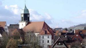 Pünktlich zum 40-Jahr-Jubiläum des Bhz werden vor der Stadtkirche Schwellen entfernt Foto: StZ