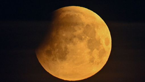 Am Wochenende kommt es über Deutschland zu einer partiellen Mondfinsternis. Foto: dpa/Patrick Pleul
