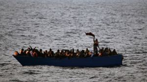 Flüchtlingsboot im Mittelmeer. Foto: dpa