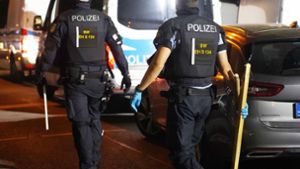 Bis spät in die Samstagnacht hinein war die Polizei im Einsatz. Foto: Andreas Rosar/Fotoagentur-Stuttg