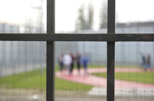 Der Arbeitsplatz Gefängnis ist nicht jedermanns Sache. Foto: dpa/Daniel Naupold