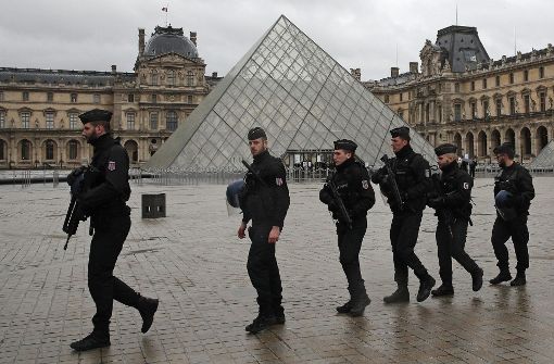 Nach dem Angriff auf Soldaten in Paris wird das weltberühmte Museum am Samstag wieder öffnen. Foto: AP