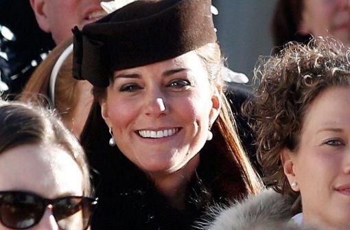 Die britischen Royals Kate (Foto), William und Harry haben am Wochenende im Schweizer Nobel-Kurort Arosa alle Blicke auf sich gezogen. Die schwangere Herzogin, ihr Prinzen-Gatte und dessen jüngerer Bruder waren zu Gast auf einer Promi-Hochzeit. Foto: dpa