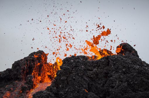 An einigen Stellten spritze glühende Lava aus dem Vulkan. Foto: dpa/Marco Di Marco