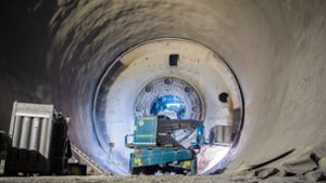 Die Tunnelbohrmaschine für den Fildertunnel hat die Bahn zerlegen lassen, bald ist hier der Rohbau fertig und die Fahrbahn mit Betonschwellen und Schienen kann eingebaut werden. Foto: dpa/Tom Weller
