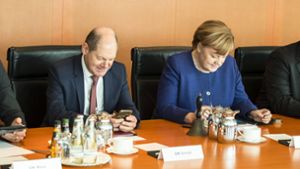 Finanzminister Olaf Scholz und Budneskanzlerin Angela Merkel am Mittwoch im Kabinett: nächste Woche sollen dort die Eckwerte des nächsten Haushalts beschlossen werden. Foto: www.imago-images.de