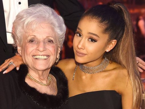Ein Herz und eine Seele: Ariana Grande nimmt ihre Großmutter Marjorie gerne mit zu Veranstaltungen und holte sie auch schon auf die Bühne. Foto: Kevin Mazur/Getty Images for Time