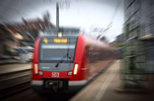 S-Bahn in Stuttgart-Vaihingen Foto: Lichtgut/Achim Zweygarth