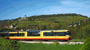 So könnte es ausschauen, wenn eine Stadtbahn unterhalb der Burg Hohenbeilstein durchs Bottwartal rollt. Foto: Knupfer