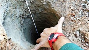 Gefährliche Schächte: Am 15. Januar 2019 war der zweijährige Julen  beim Spielen in diesen 110 Meter tiefen Brunnenschacht bei Totalán im südspanischen Malaga gestürzt und dabei ums Leben gekommen. Foto: dpa
