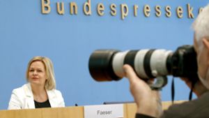 Bundesinnenministerin Nancy Faeser bei der Vorstellung der Polizeilichen Kriminalstatistik in Berlin. Foto: dpa/Wolfgang Kumm