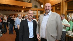 Wahlsieger Sven Christmann (links) mit Bürgermeister Michael Pfaff Foto: Sonja Störzer