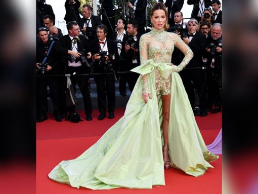 Kate Beckinsale in einem aktuellen Festival-Look bei den 76. Filmfestspielen von Cannes. Foto: imago/Independent Photo Agency Int.