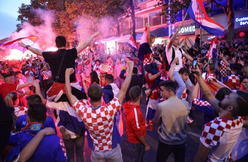 Die Kroaten in Stuttgart hoffen auf eine neue Party nach dem WM-Achtelfinale gegen Dänemark am Sonntag. Foto: Andreas Rosar Fotoagentur-Stuttgart