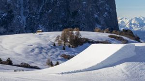 Das Mädchen stürzte an einer Schanze im Skigebiet Christlum in Achenkirch in Tirol  und zog sich schwere Verletzungen zu. (Symbolbild) Foto: imago/Arnulf Hettrich/Arnulf Hettrich