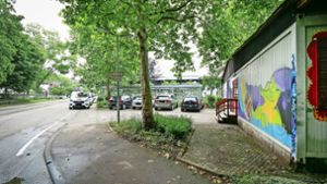 Fehlende Parkplätze, abgewirtschaftete Provisorien:  An der  Sonderschule am Ludwigsburger Favoritepark soll neu gebaut werden. Foto: factum/Simon Granville
