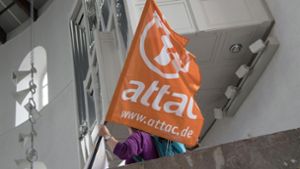 Im Jahr 2014 hatte das Finanzamt Frankfurt/Main dem Attac-Trägerverein die Gemeinnützigkeit aberkannt, weil das Netzwerk zu politisch sei. Foto: Boris Roessler/dpa