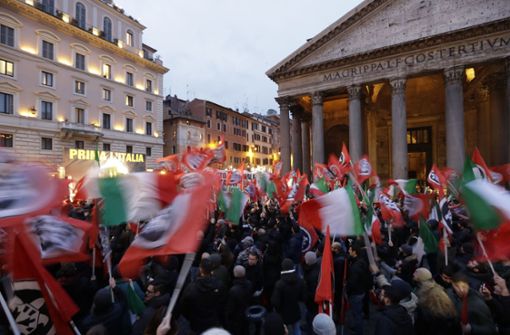 Vor allem die rechtsextremen Parteien zeigen – wie hier in Rom – Präsenz im Wahlkampf. Foto: AP