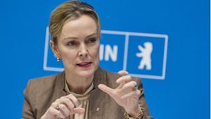Senatorin Manja Schreiner verliert Doktortitel und tritt zurück