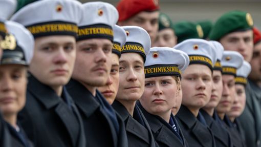 Insgesamt haben im vergangenen Jahr 15.935 Männer und 2867 Frauen den Dienst bei der Bundeswehr angetreten, in Summe also 18.802 Rekruten. Foto: Stefan Sauer/dpa