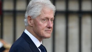 Der ehemalige US-Präsident Bill Clinton musste am Dienstag in ein Krankenhaus eingeliefert werden. Foto: AFP/MARTIN BUREAU