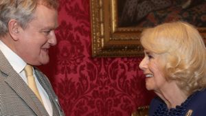 Downton Abbey-Earl trifft Königin: Hugh Bonneville und Camilla unterhielten sich angeregt. Foto: IMAGO/i Images