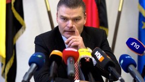 Der Innenminister von Sachsen-Anhalt, Holger Stahlknecht, hält ein NPD-Verbot bei Verbindungen der Partei zu den Zwickauer Neonazi-Terroristen für „unumgänglich“. Foto: dpa