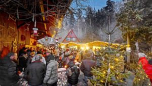 Heimelige Adventsstimmung auf dem Weihnachtsmarkt in Glattenzainbach. Foto: Gottfried Stoppel