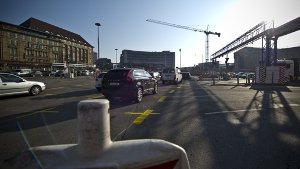Am Arnulf-Klett-Platz wird es zu nächtlichen Sperrungen einzelner Fahrspuren kommen Foto: Max Kovalenko