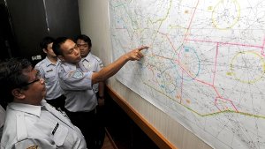 Von dem seit Sonntag in Südostasien vermissten AirAsia-Flugzeug fehlt weiterhin jede Spur.  Foto: dpa