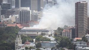 Die südafrikanische Nationalversammlung in Kapstadt ist durch ein Feuer zerstört worden. Foto: dpa/Lyu Tianran