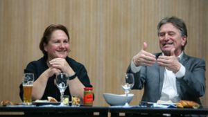 Beim Weißwurstfrühstück teilen       Kultusministerin Theresa Schopper und Sozialminister Manfred Lucha ihre Erlebnisse. Foto: Lichtgut// Piechowski