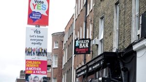 Plakate werben für den Volksentscheid am Freitag in Irland: Ja oder Nein zur Homo-Ehe? Foto:  