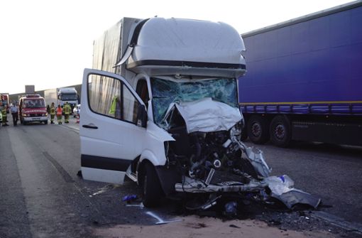 Ein 55-jähriger Transporter-Fahrer überlebte den schweren Unfall nicht. Foto: 7aktuell.de/F. Hessenauer