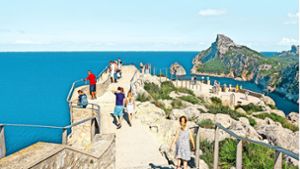 Auch Mallorca will nachhaltigen Tourismus mehr fördern: Das beliebte Cap Formentor wird diesen Sommer erstmals für Individualverkehr gesperrt. Foto: Mauritius Images