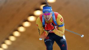 Simon Schempp muss sich für die deutsche Weltcup-Mannschaft qualifizieren, bevor die Biathlon-Saison Ende November in Finnland beginnt. Foto: AP/Petr David Josek