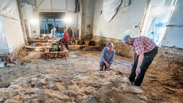 Archäologen legen Gruft in Gotteshaus  frei