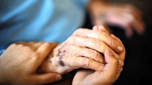 Bei der einfühlsamen Begleitung schwerstkranker Menschen leisten Palliativstationen und Hospizgruppen wertvolle Arbeit. Foto: picture alliance/dpa/Daniel Reinhardt