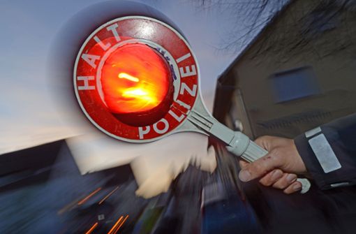 Die Polizei wollte die junge Autofahrerin kontrollieren. Dann drückte sie in Pforzheim aufs Gas. Foto: picture alliance / dpa/Patrick Seeger