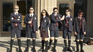 Sechs der sieben Mitglieder der Umbrella Academy verfügen über außergewöhnliche Fähigkeiten und dürften  die Superhelden mimen Foto: Netflix