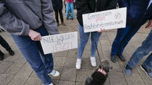 Jedes Wochenende, wie hier in Kornwestheim,  gehen Menschen im Landkreis auf die Straße und positionieren sich gegen rechts. Foto: Simon Granville