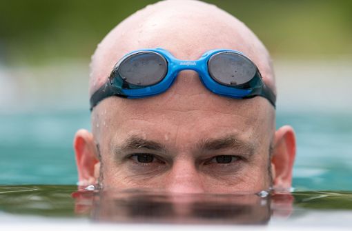 Neues Element: Als Triathlet muss Ex-Radprofi Stefan Schumacher nun auch schwimmen. Foto: dpa/Sebastian Gollnow