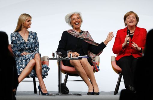 Zwei bekennende Feministinnen und eine, die auf den Titel verzichtet: Angela Merkel (r.) mit Ivanka Trump (l.) und Christine Lagarde. Foto: AFP/ODD ANDERSEN