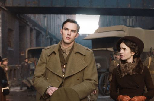 Ein grandios spielendes  Paar: Nicholas Hoult als J. R. R. Tolkien und Lily Collins, die Tochter von Phil Collins Foto: Verleih