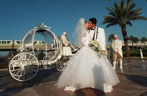 Die Hochzeit, ein rauschendes Fest - da darf die Scheidung nicht nachstehen. Foto: AP