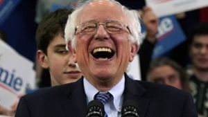 Lässt sich von seinen Anhängern feiern: Senator Bernie Sanders Foto: AFP/TIMOTHY A. CLARY